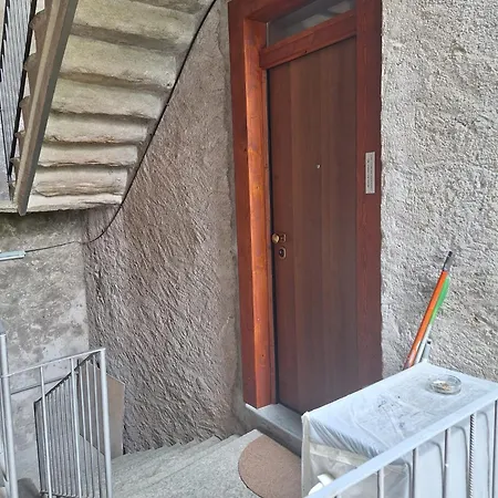 Casa La Rondine شقة